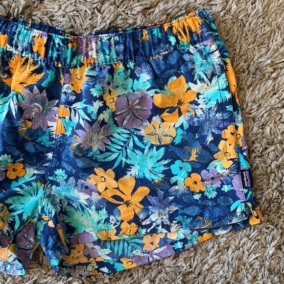 PATAGONIA Barely Baggies Shorts Neo Tropics Channel Blue - Picture 4 of 11